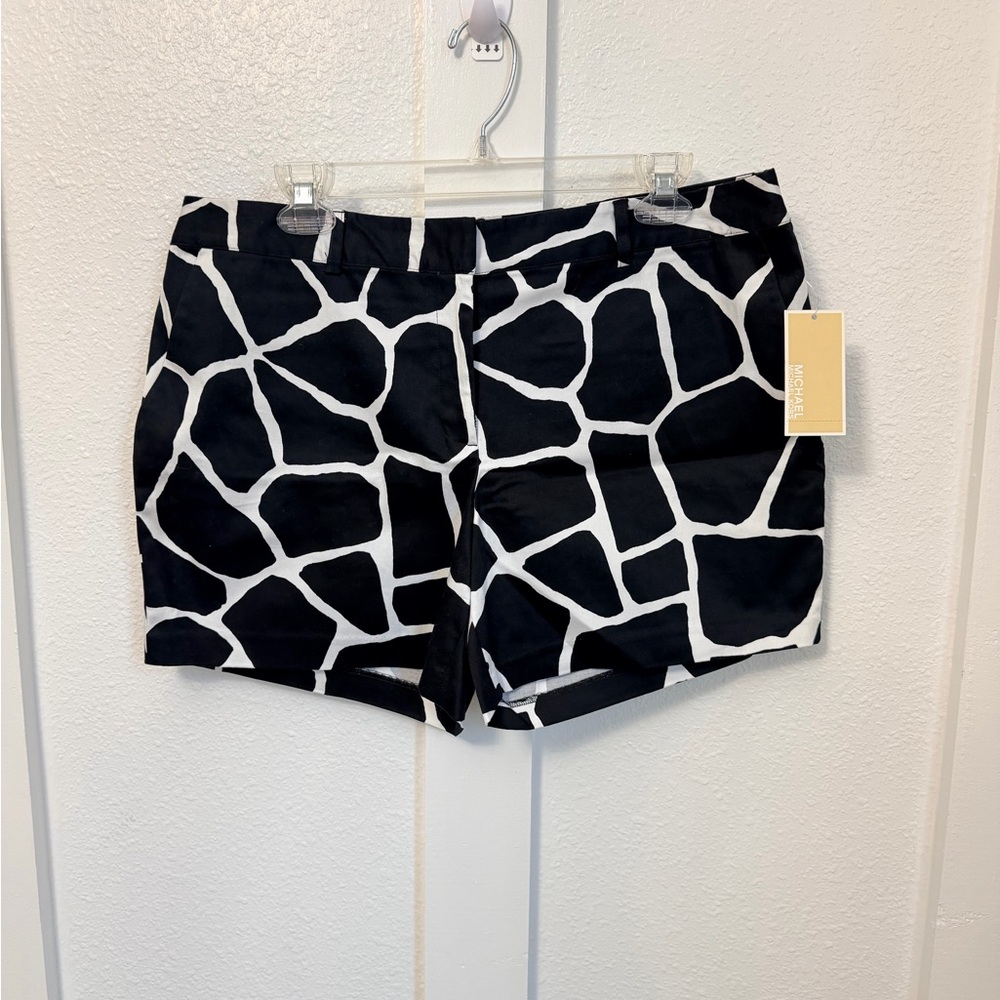 Michael Kors Black and White Patterned Women Shorts - Picture 9 of 16